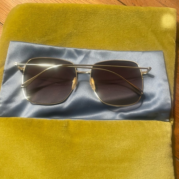 Gucci Women’s Sunglasses with carrying case